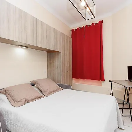 Apartment Carrousel Stud