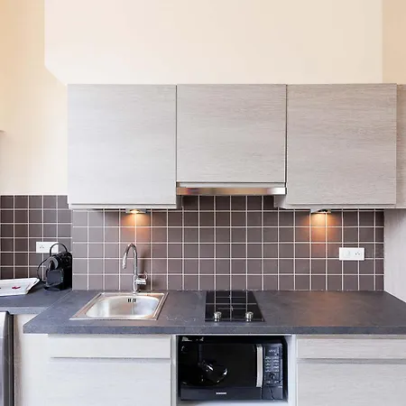 Carrousel Stud アパート カンヌ