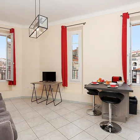 Carrousel Stud 戛纳