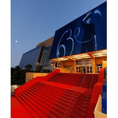 Carrousel Stud Cannes